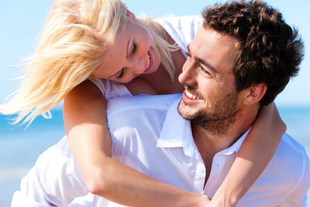 Effective Dating Techniques for a Perfect Date 2 couple dating at the beach