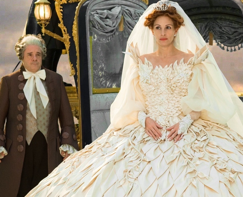 Julia Roberts 4k Ultra HD Wallpapers 10 M 107 (Left to right.) Nathan Lane and Julia Roberts star in Relativity Media's Mirror Mirror. Photo Credit: Jan Thijs. © 2012 Relativity Media. All Rights Reserved.