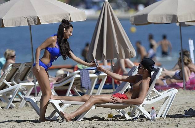 Kady McDermott Holiday Pictures