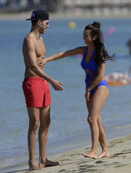 Kady McDermott Holiday Ultra HD Pics