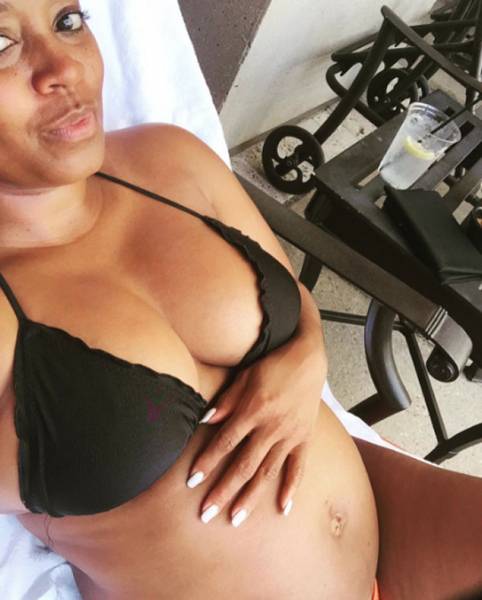 Keshia Knight Pulliam Baby Bump Instagram Selfie in Bikini
