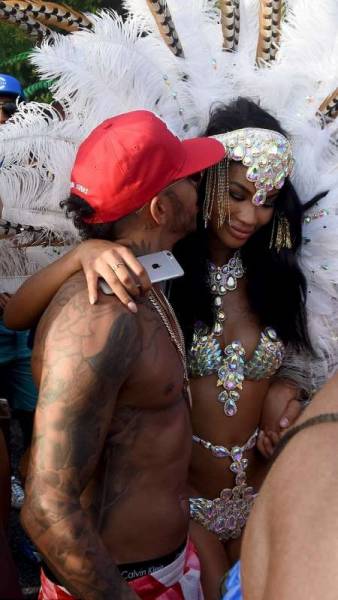 Lewis Hamilton Kisses Chanel Iman Pics