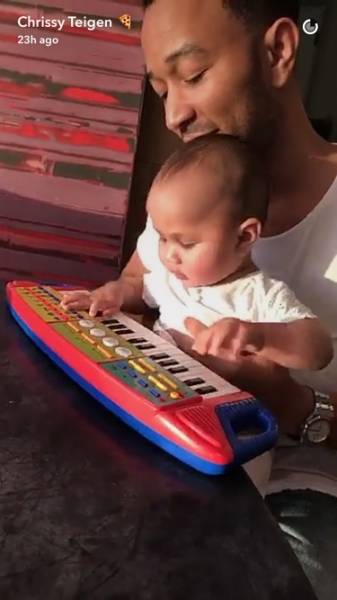 John Legend Luna