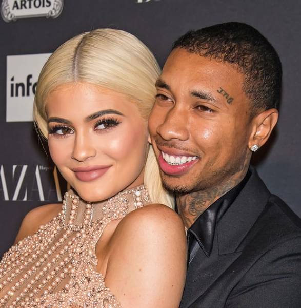 Kylie Jenner Poses Topless With Tyga