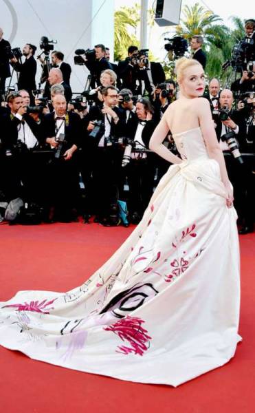 ELLE FANNING