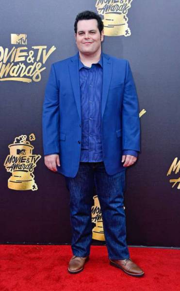 Josh Gad Mtv Movie Tv Awards 2017