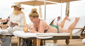 Snatched Goldie Hawn Amy Schumer.121516