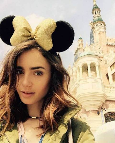 LILY COLLINS