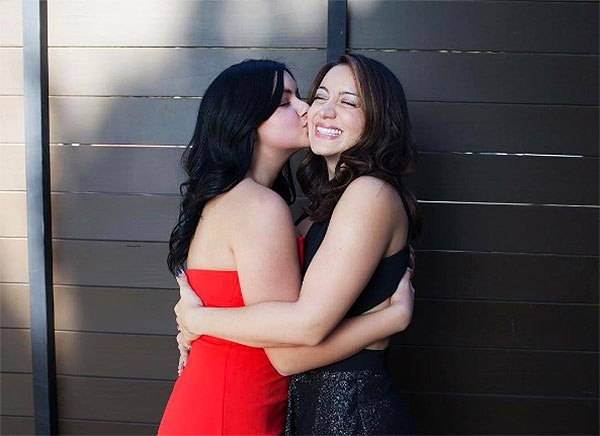Ariel Winter Sends Love To Sister Mothers Day Ftr