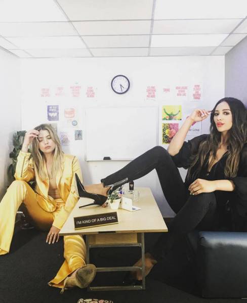 Instagram Pose Mitchell Benson