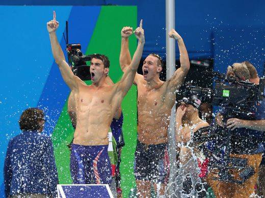 U.S. Men Win Gold in 400 Freestyle Relay
