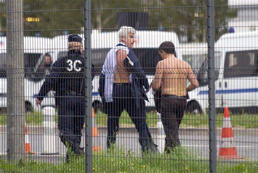 Air France Workers on Trial Over Ripping Off Bosses’ Shirts