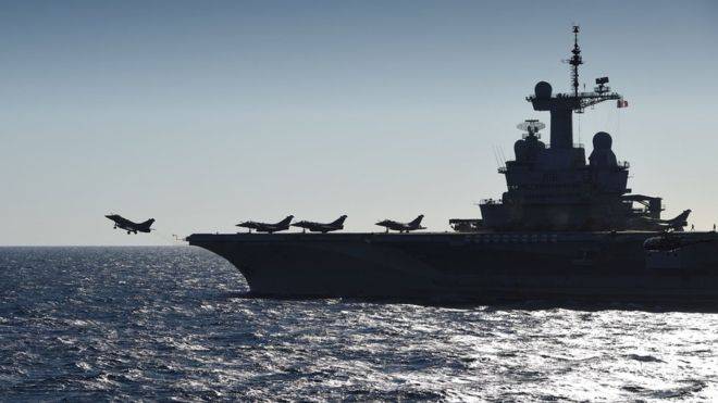 France ‘conducts air strikes against IS’