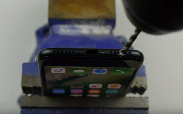 People Are Drilling Headphone Jacks Into the iPhone 7