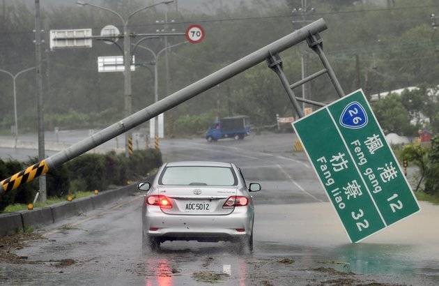 Super Typhoon Meranti Hits Taiwan As Category 5 Storm