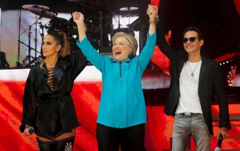 Clinton adds pop of celebrity in Homestretch of campaign