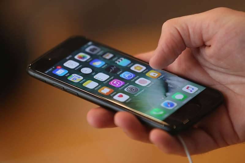 Google Pixel phone takes on the iPhone 7