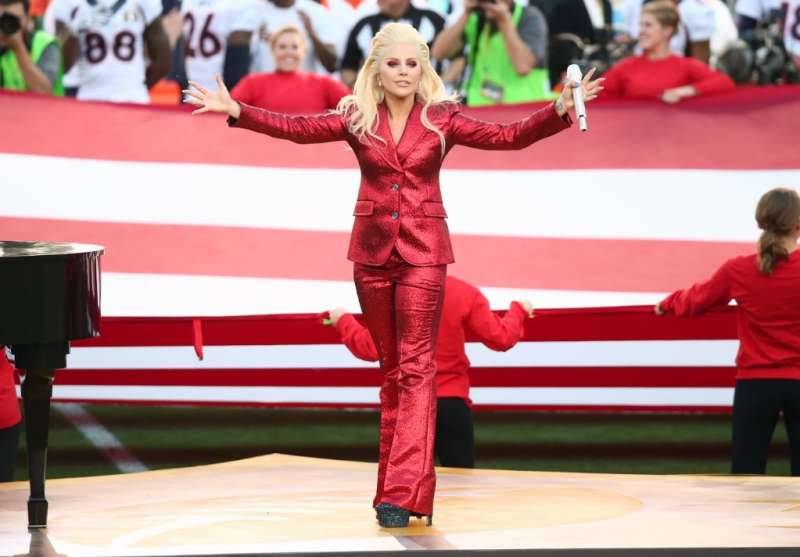 LADY GAGA HELPS HEAL HER DAD’S HEART AFTER SISTER’S DEATH