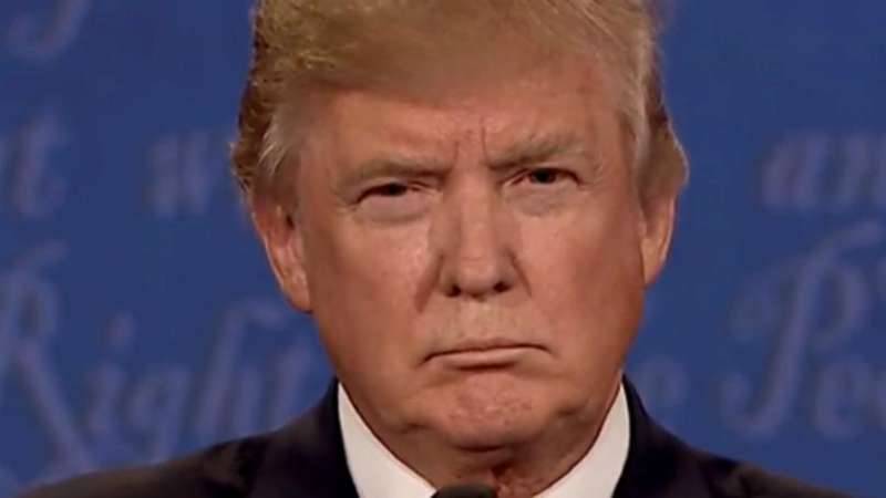 Trump mounts bid to turn Clinton controversy to his advantage