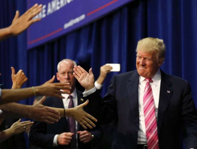 Trump raises about half as much as Clinton in campaign final weeks finance reports show