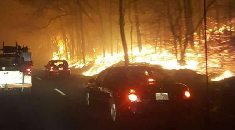 3 dead as wildfires scorch 250 buildings in Tennessee