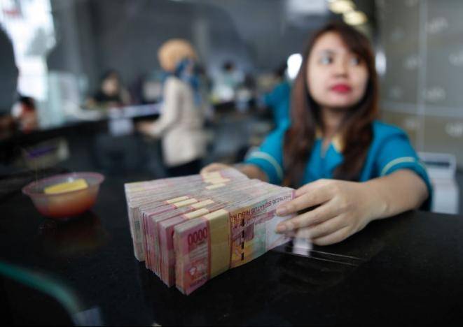 Asia shares, emerging currencies stumble as Trump anxiety deepens