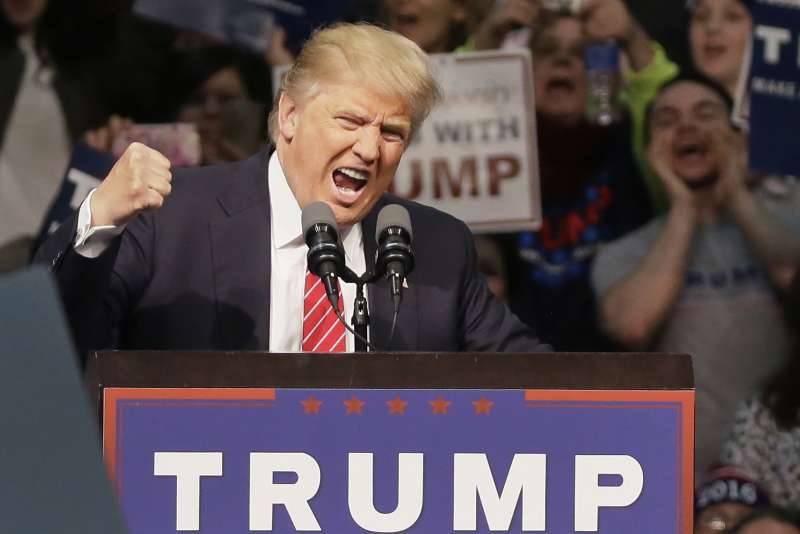 Donald Trump makes another bid for Michigan at Macomb rally