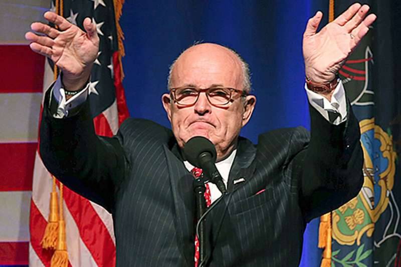 President Obama shouldn’t pardon Clinton, Giuliani says