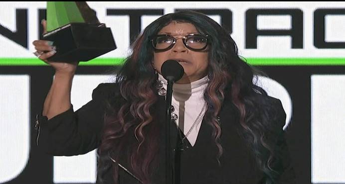Prince’s Sister Tyka Nelson Gets Emotional When Accepting Singer’s 2016 American Music Award for Top Soundtrack