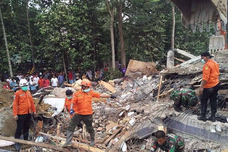 Indonesia earthquake kills at least 54