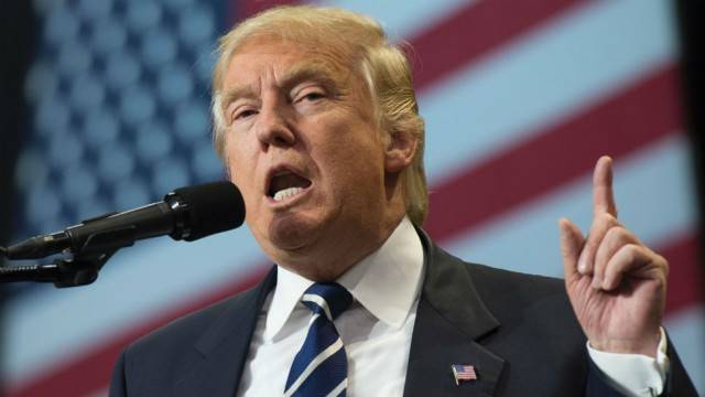 Trump defends foundation, hits media