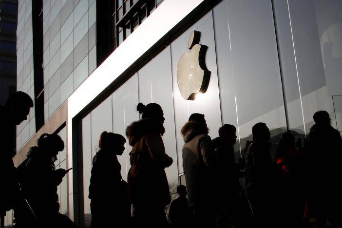 Apple files $1 billion lawsuit against chip supplier Qualcomm