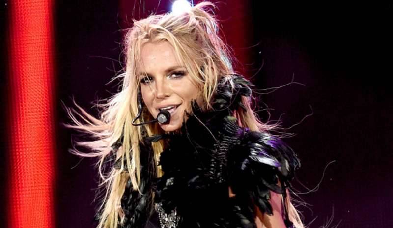 Britney Spears Rings in the New Year With Rumored Boyfriend Sam Asghari