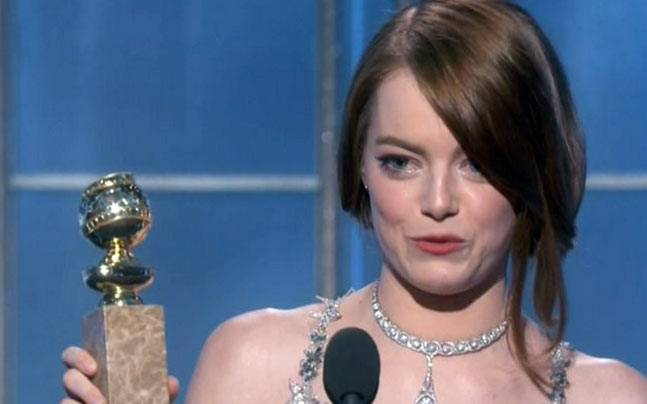Emotional Emma Stone Dedicates Best Actress Win to the ”Dreamers” at 2017 Golden Globes