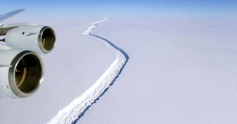 Huge crack in Antarctic ice shelf grows by 6 more miles