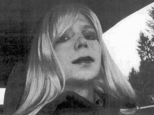 Obama commutes sentence of Chelsea Manning in last-minute clemency push