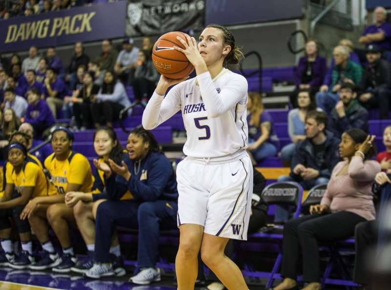 Romeo, Plum lead No. 7 Washington women past Cal 90-67