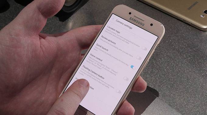 Samsung Galaxy A3 & Galaxy A5 (2017) Hands On And Up Close From CES 2017