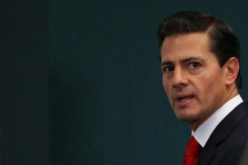 Trump has friendly call with Mexican leader but he demands change