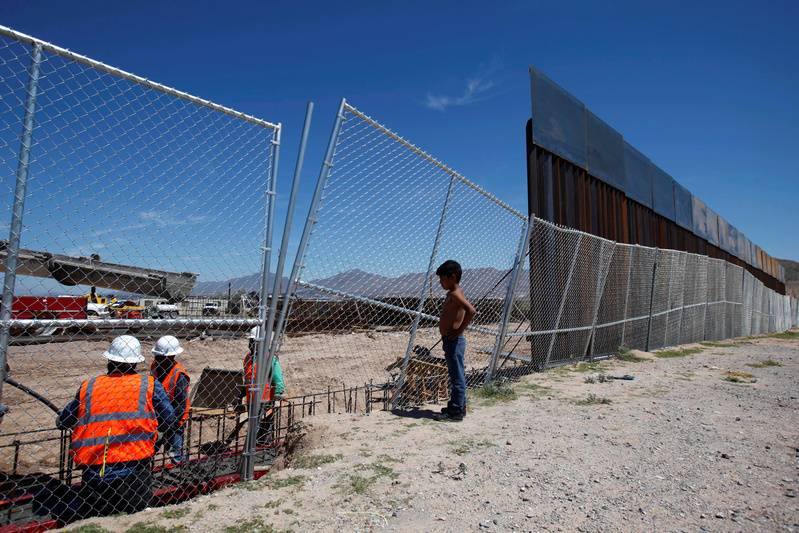 U.S.-Mexico crisis deepens as Trump aide floats border tax idea
