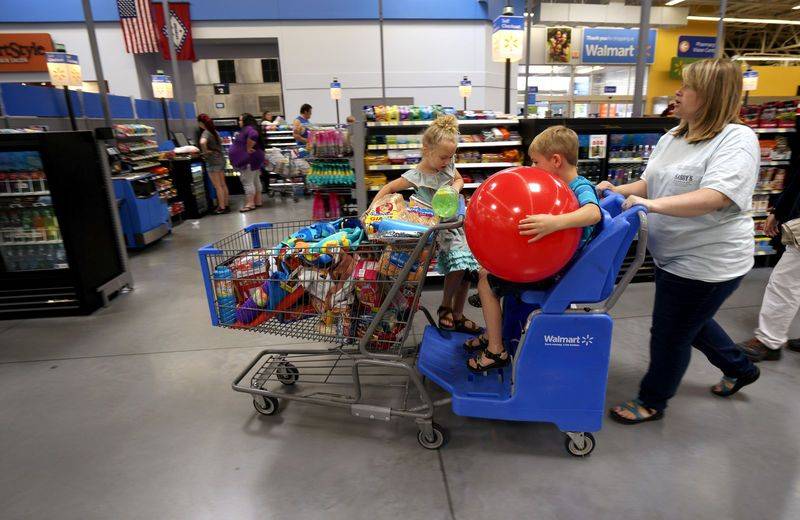 U.S. consumer spending, housing data bolster economic outlook