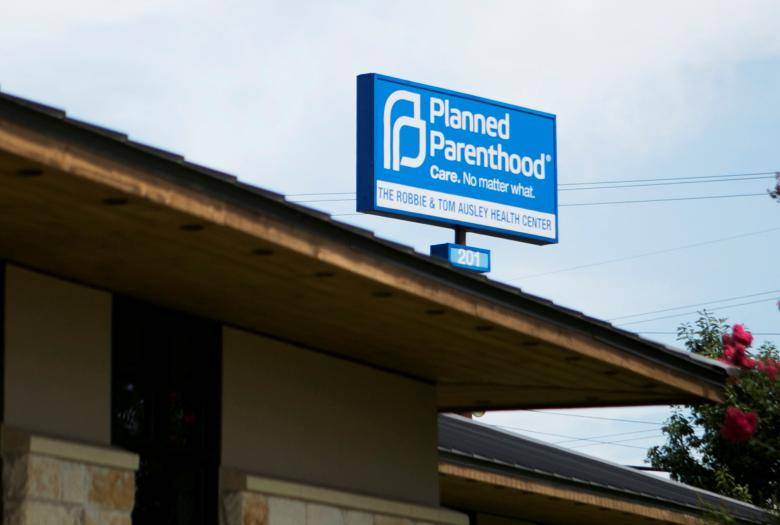 U.S. judge delays Texas plan to cut Planned Parenthood funding