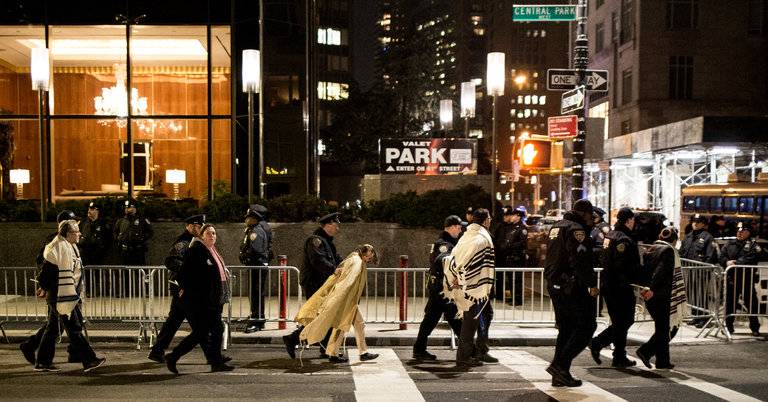 About 20 Rabbis Arrested During Protest Over Trump Travel Ban