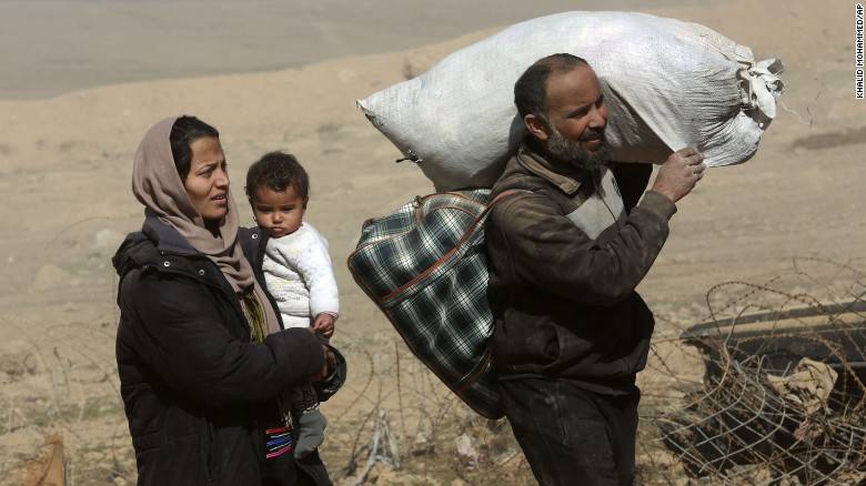 Almost 2,400 Iraqis flee Mosul in 24 hours