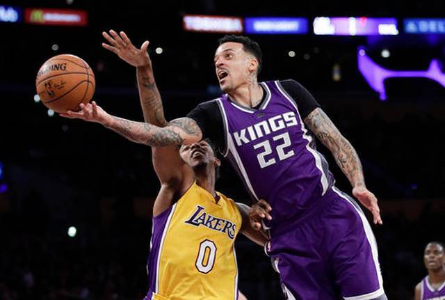 Cousins scores 40 points, Kings hold off Lakers 97-96