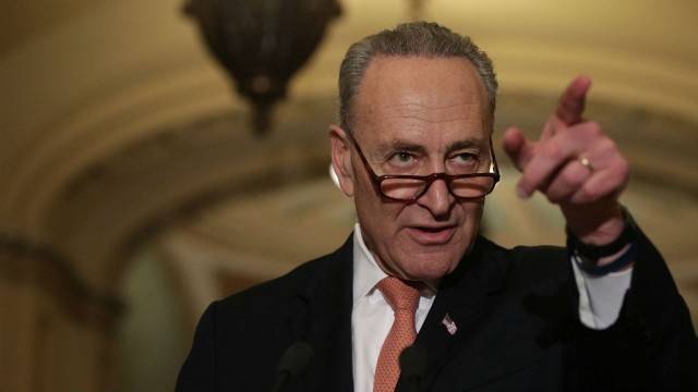 Democrats paint Trump as hypocrite on Wall Street
