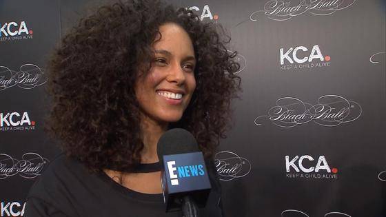 E! News’ Zuri Hall Weighs In on Alicia Keys’ Bare-Faced Beauty With Ladies of The Talk