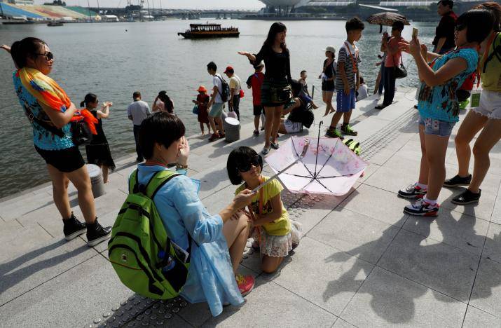 In glitzy Singapore, hotels success recipe is being average