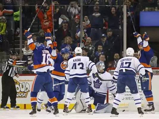 Islanders return to win column with OT victory over Maple Leafs