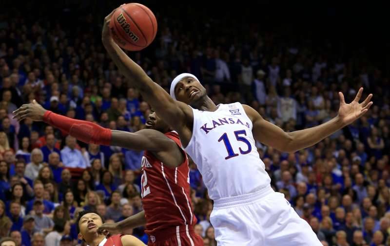 Kansas, a Newly Minted No. 1, Rallies to Beat Oklahoma